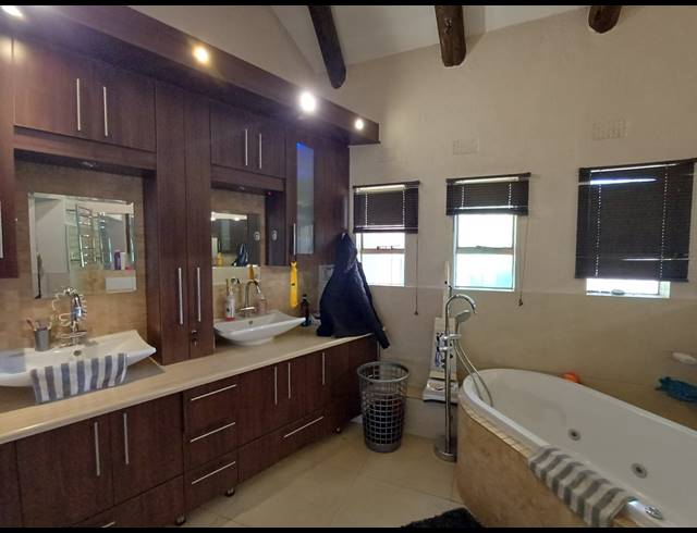 4 BEDROOM HOUSE FOR SALE IN FLORA GARDENS